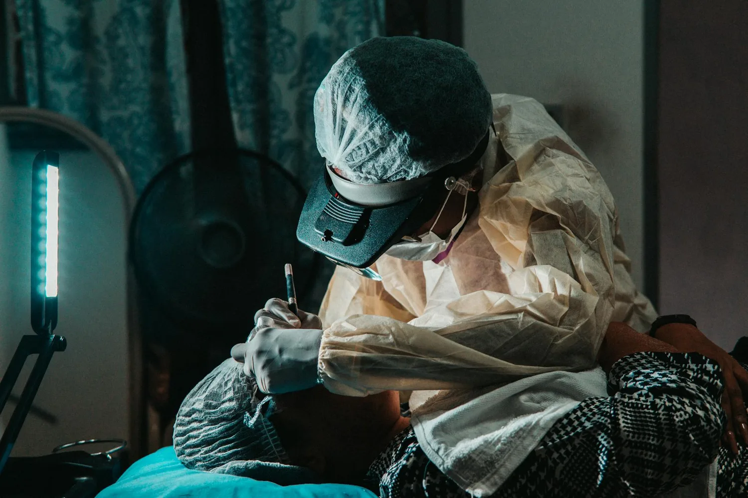Tricopigmentation danger : 6 risques réels et comment les éviter
