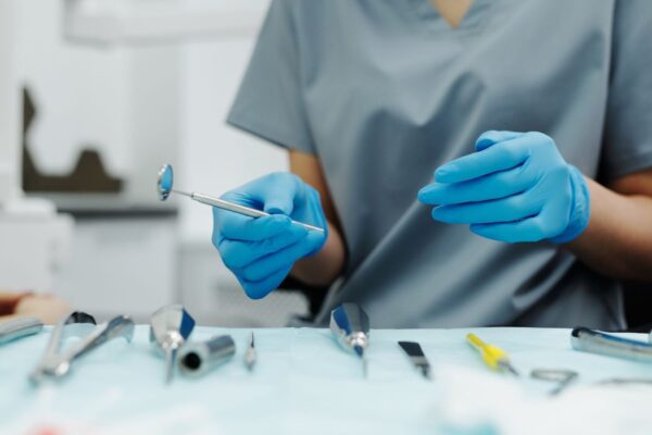 Stomatologue : définition, rôle et quand le consulter